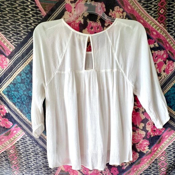 Hollister Peasant Romantic Cream Top, Key Hole Back, Sz. Large, Like New! - Picture 2 of 12